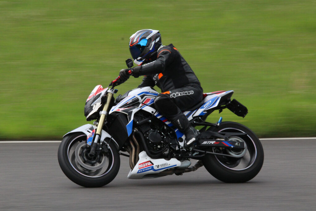 roulage moto en soirée - circuit de bresse à frontenaud 2024