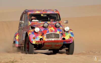 En 2CV ou en Aston Martin, le Dakar regarde encore et toujours dans le rétro