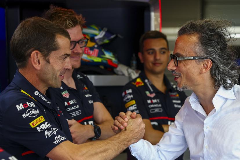 Laurent Mekies rencontre des membres de Red Bull à Silverstone