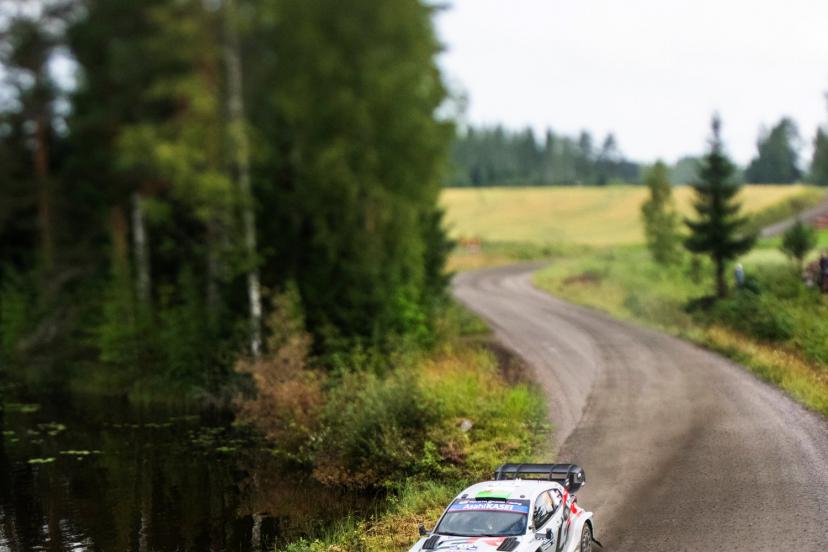 Elfyn Evans revient à 1 »1 de la troisième place de Sébastien Ogier avant la dernière spéciale du Rallye de Finlande