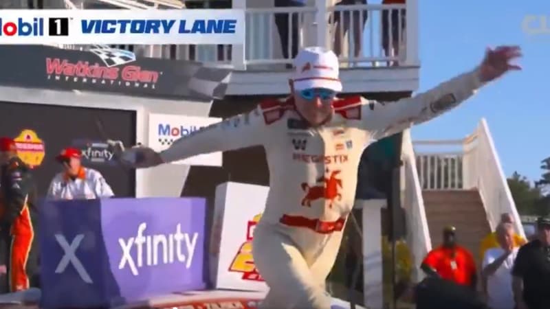 Nascar: la grosse frayeur d’un pilote américain, blessé en célébrant sa victoire sur sa voiture