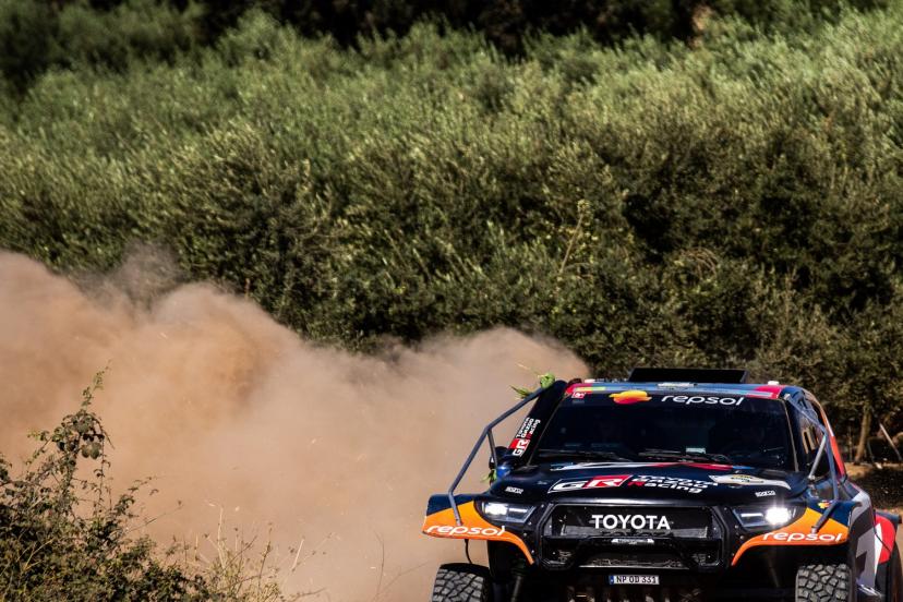 Le pilote Toyota Henk Lategan premier leader au Portugal, Sébastien Loeb sixième