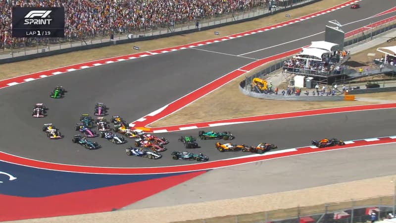 L-accrochage-au-premier-virage-de-la-course-sprint-du-GP-des-Etats-Unis-le-18-octobre-2025-2157432