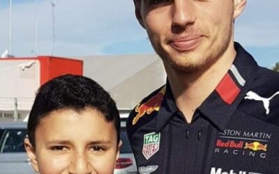 Quand Isack Hadjar, jeune fan de 14 ans, posait pour une photo avec Max Verstappen