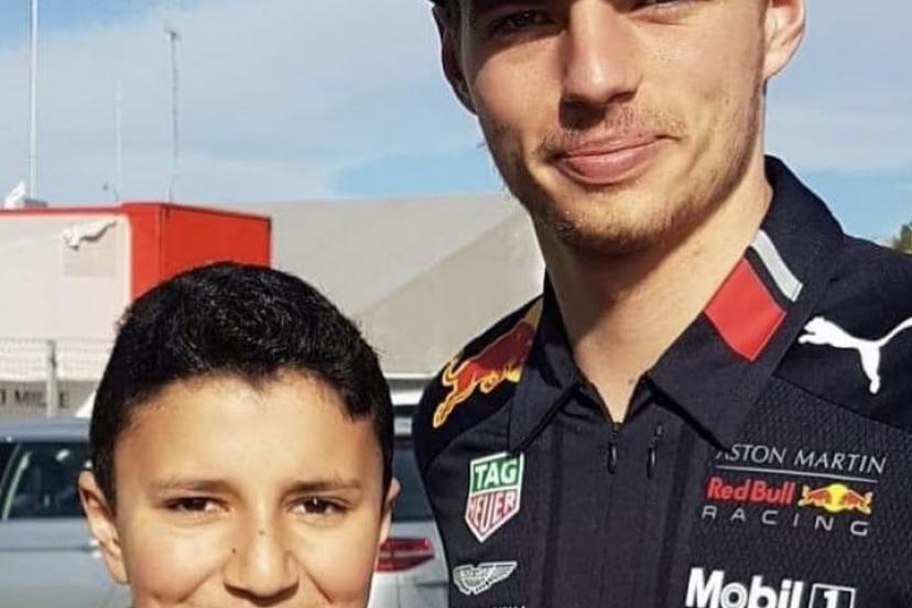 Quand Isack Hadjar, jeune fan de 14 ans, posait pour une photo avec Max Verstappen