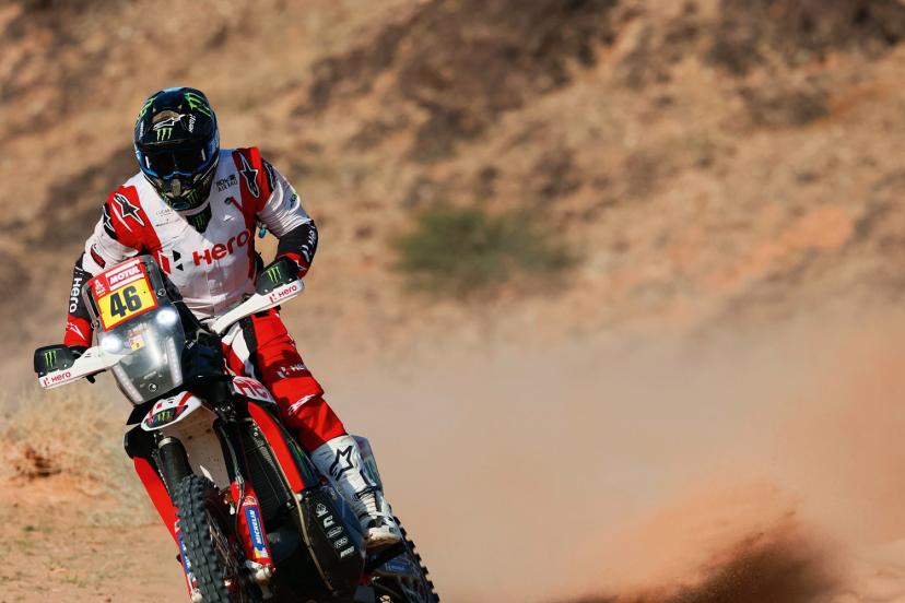 « Il n’est pas naturel de rouler et de regarder le road-book en même temps » : comment les motards assurent simultanément deux missions sur le Dakar