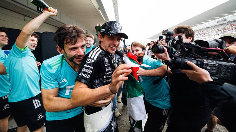 Kimi-Antonelli-fete-par-son-ecurie-Mercedes-apres-sa-victoire-au-Grand-Prix-du-Japon-le-29-mars-2026-2267375